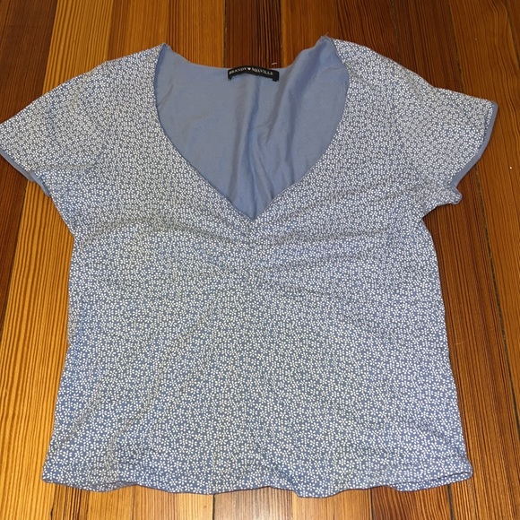 Brandy Melville Cropped Floral Top - Picture 2 of 3